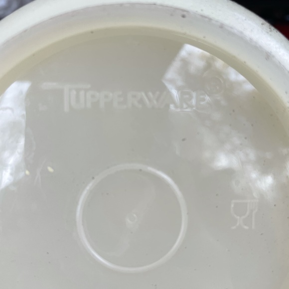 Tupperware - Picture 3 of 6